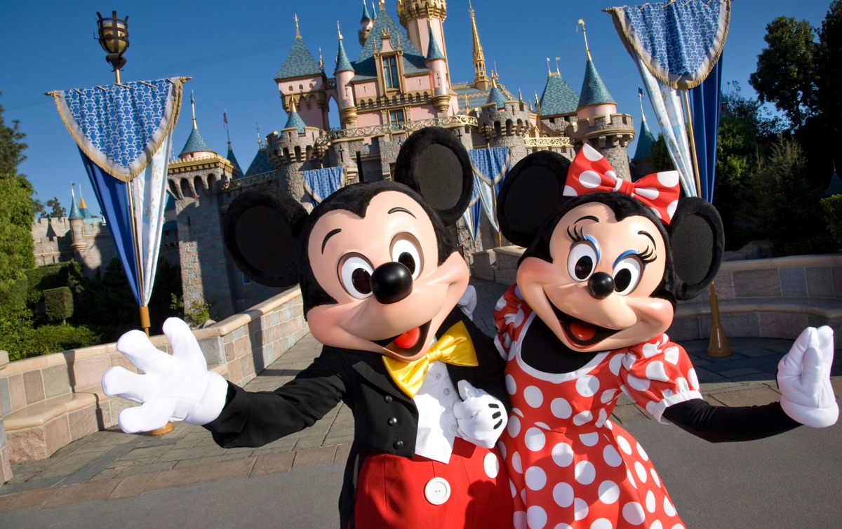 Edible Plants, Human Skeletons and Basketball Courts – 12 Facts You Didn’t Know About Disneyland Theme Parks